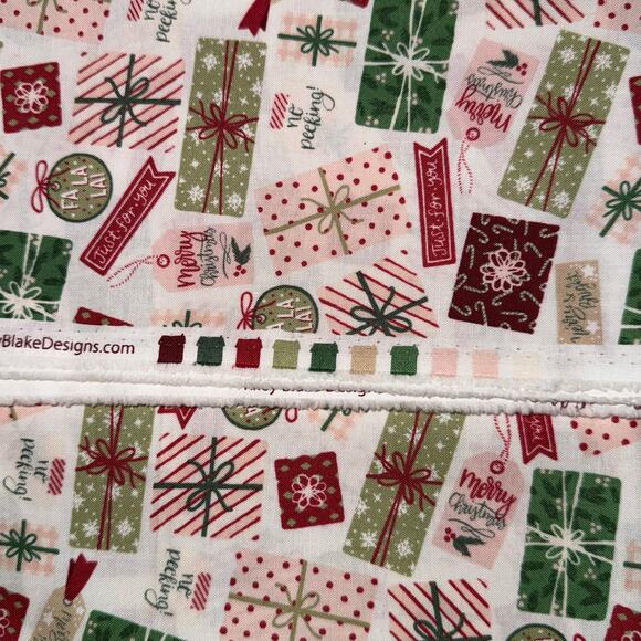 Presents, Gifts Tags & Bows - Christmas Village - Riley Blake Designs - 1 Yard - Picture 8 of 8
